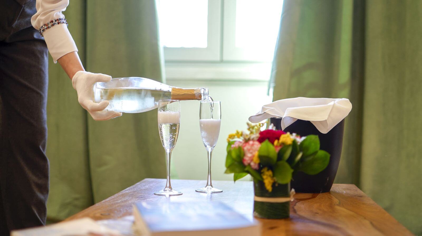 navona-queen-rome-rooftop-corso-vittorio-emanuele-palazzo-bassi-evento-privato-laurea-compleanno-anniversario-roma