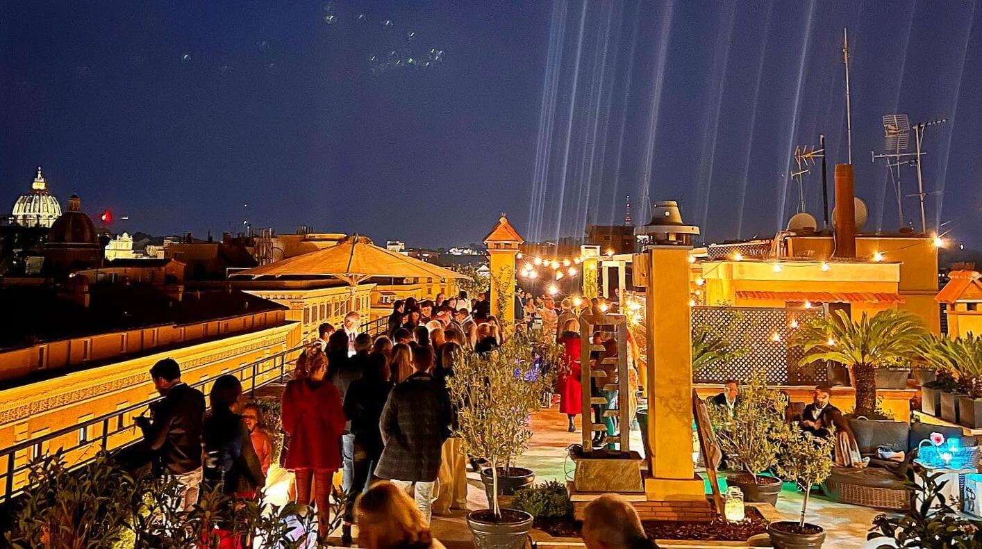 navona-queen-rome-rooftop-corso-vittorio-emanuele-palazzo-bassi-evento-privato-laurea-compleanno-festa-ricorrenza-roma